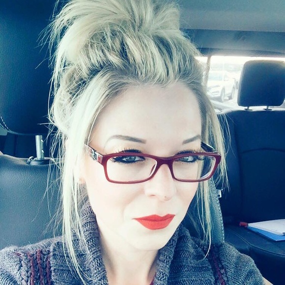 Meet your Posher, Khrystal - Picture 3 of 3